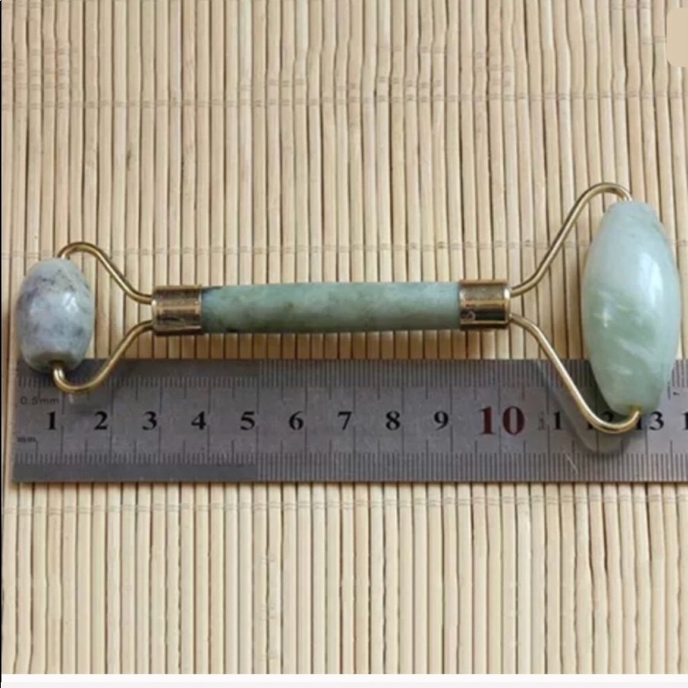 🎉HP🎉NWT Jade Gua Sha Facial Massage lymphatic Roller - Picture 2 of 4